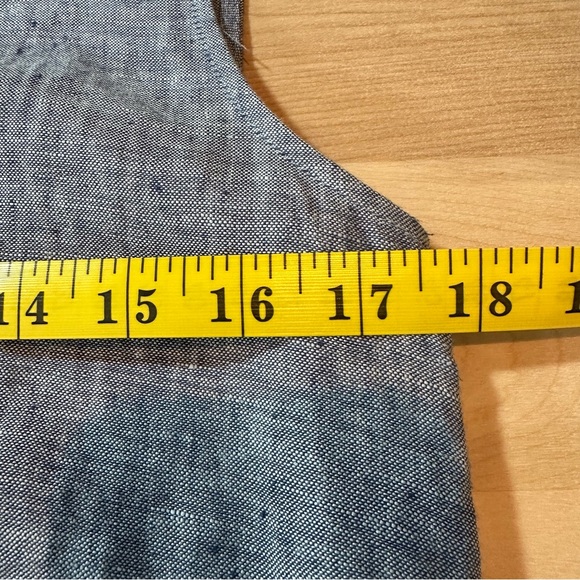 Sleeveless linen-like fabric top with side zipper and cute fold-detail neckline - Picture 12 of 12